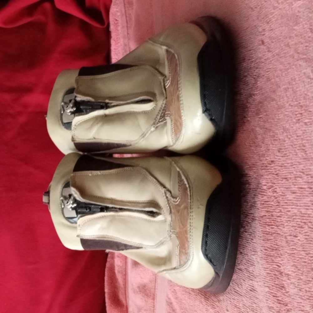 MAURI LEATHER CROC TOE.